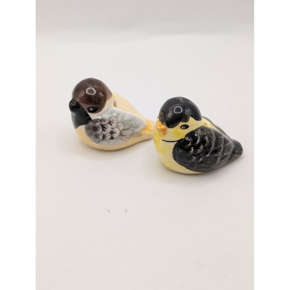 Vintage Ceramic Bird‎ Salt and Pepper Shakers Set Sparrow Chickadee Figurines